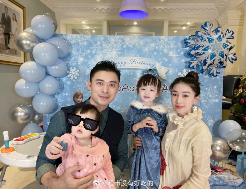 樊少皇为老婆一起庆祝42岁生日。